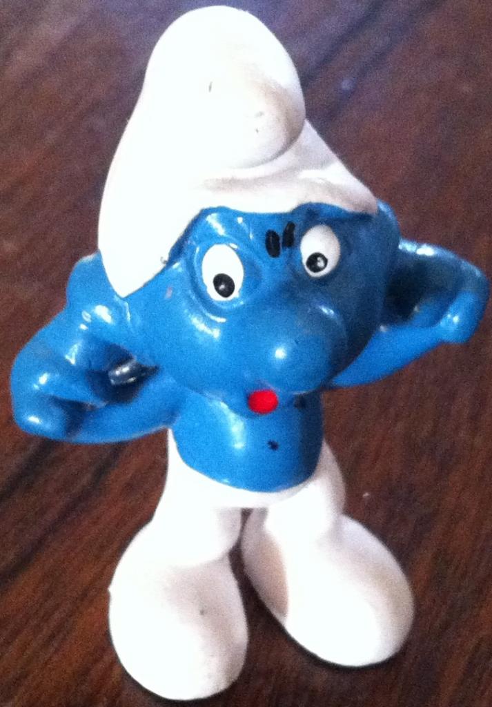 schtroumpf qui se bouche les oreilles
